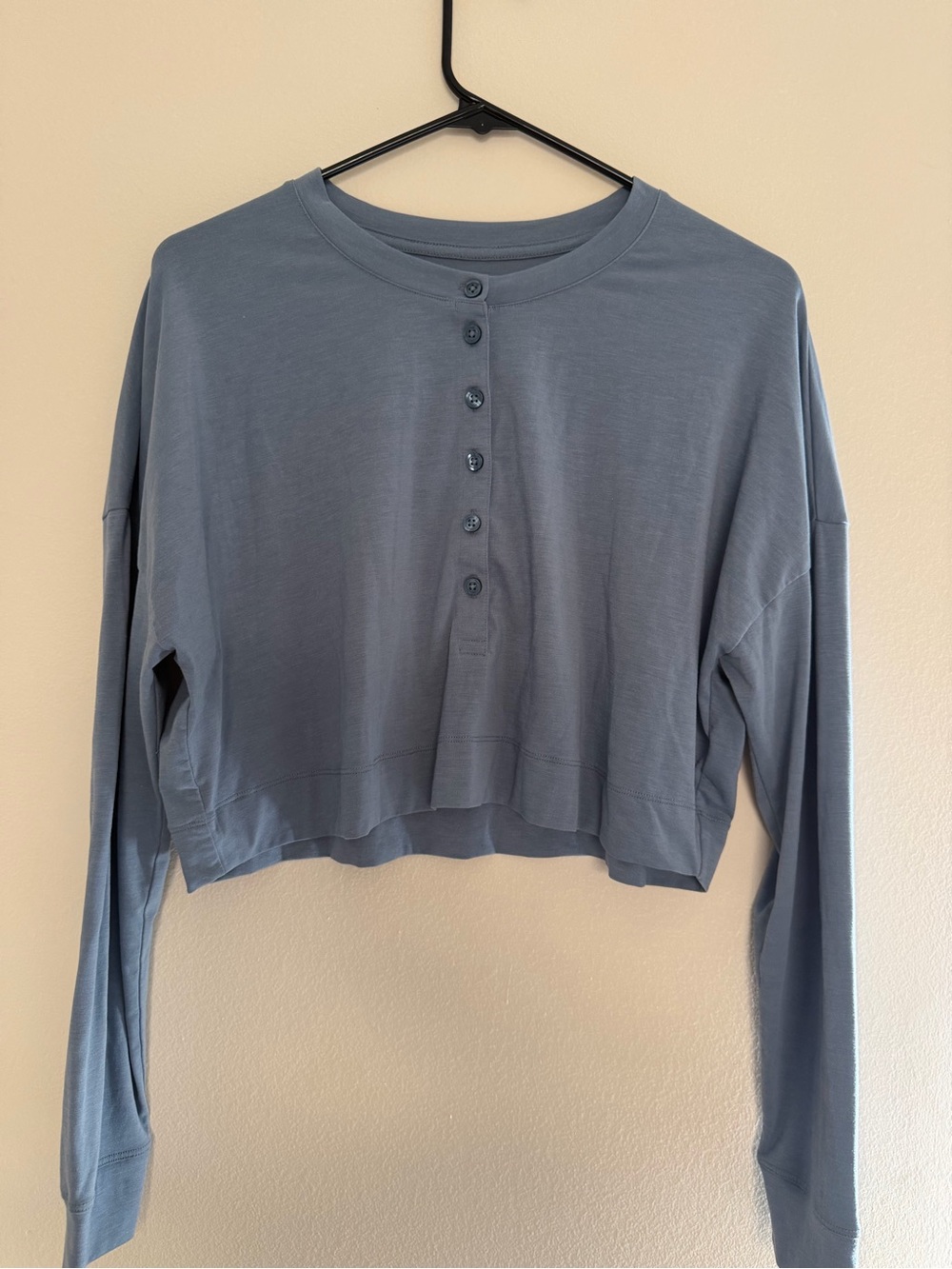 Vuori Cropped Henley Long-Sleeve Top in Slate Blue